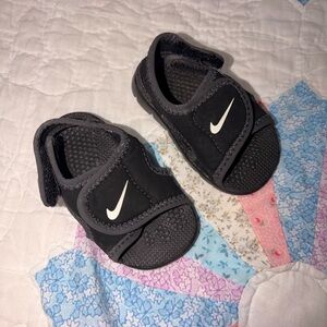 Nike Kids Black and Gray Sandals